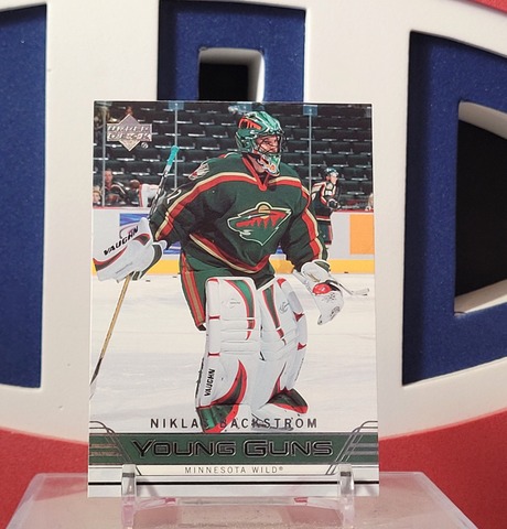 Niklas Backstrom 2006-097- Young Guns Rookie #220 Upper Deck Series 1